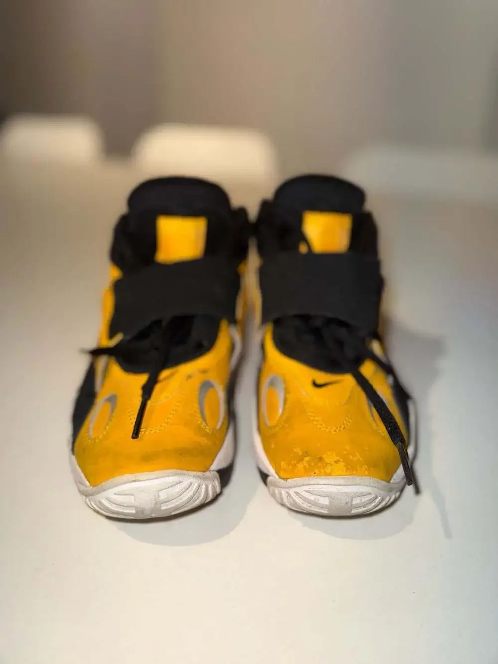 Nike Air Speed Turf University Gold Black White GS Size 4Y